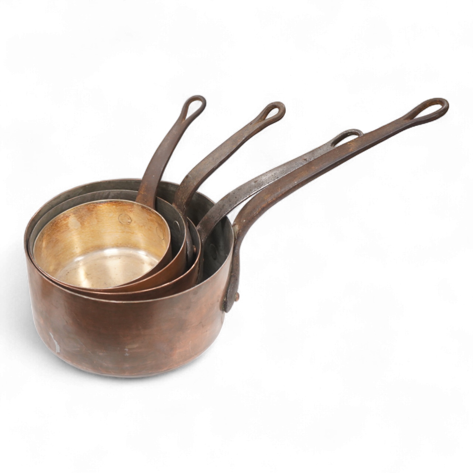 A graduated set of 4 saucepans and a hanging rack- 70 cm wide